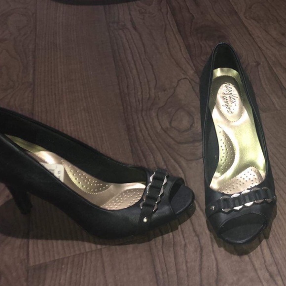 Black Heels - Picture 3 of 5